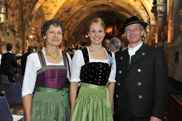 Magdalena Neuner mit Eltern Bayerische Verdienstorden Verleihung Antiquarium der Residenz München München 14. Oktober 2015