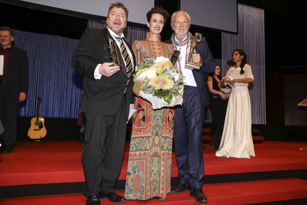 Armin Rohde, Melika Foroutan und Michael Gwisdek bei der Verleihung vom Hessischen Film- und Kinopreis 2015 in der Alten Oper. Frankfurt, 16.10.2015 Foto:xP.xBackx xFuturexImage