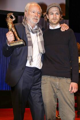 Michael Gwisdek mit Sohn Robert Gwisdek bei der Verleihung vom Hessischen Film- und Kinopreis 2015 in der Alten Oper. Frankfurt, 16.10.2015 Foto:xP.xBackx xFuturexImage