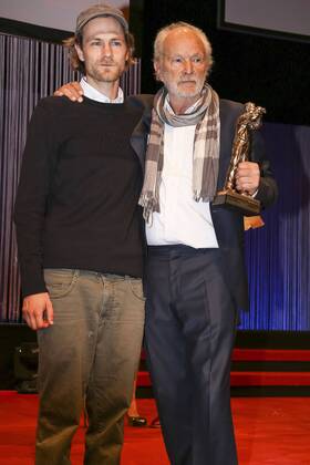 Michael Gwisdek mit Sohn Robert Gwisdek bei der Verleihung vom Hessischen Film- und Kinopreis 2015 in der Alten Oper. Frankfurt, 16.10.2015 Foto:xP.xBackx xFuturexImage