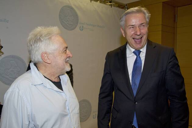 von links: Henryk M. BRODER, Publizist und Autor, Laudator, Klaus WOWEREIT, Politiker, SPD, Laudator, Verleihung der Josef Neuberger-Medaille 2015 der juedischen Gemeinde Duesseldorf, 22.10.2015