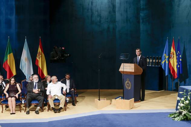 Francis Ford Coppola, Leonardo Padura und König Felipe VI. von Spanien bei der Verleihung der Princess of Asturias Awards 2015 im Teatro Campoamor. Oviedo, 23.10.2015 Francis Ford Coppola, Leonardo Padura, Felipe VI. von Spanien 