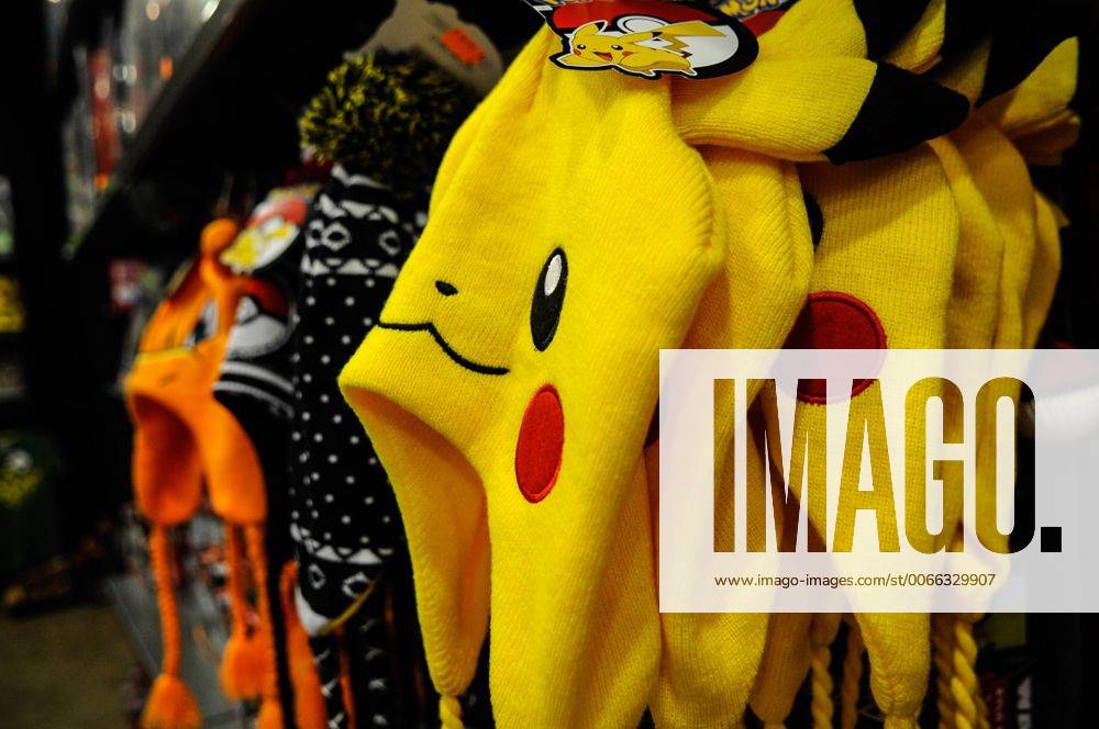 Stockfoto Caps Of Pikachu In A Comic Store Gorra De Pik