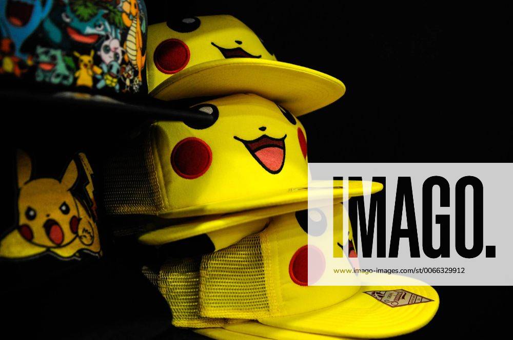 Stockfoto Caps Of Pikachu In A Comic Store Gorra De Pik