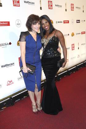 Birgit Schrowange und Motsi Mabuse bei der Verleihung der Goldenen Bild der Frau 2015 im Stage Operettenhaus. Hamburg, 29.10.2015 Foto:xU.xGlockmannx xFuturexImage