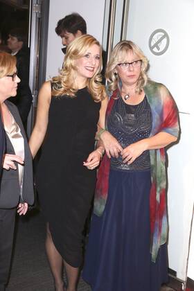 Stefanie Hertel mit Preisträgerin Petra Mannfeld bei der Verleihung der Goldenen Bild der Frau 2015 im Stage Operettenhaus. Hamburg, 29.10.2015 Foto:xU.xGlockmannx xFuturexImage
