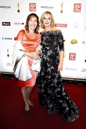 Saskia Valencia mit Preisträgerin Christine Bronner bei der Verleihung der Goldenen Bild der Frau 2015 im Stage Operettenhaus. Hamburg, 29.10.2015 Foto:xU.xGlockmannx xFuturexImage