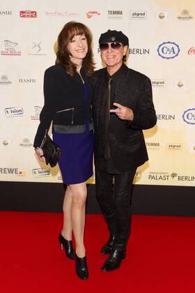 Klaus Meine mit Frau Gabi - Verleihung des Act Now Jugend Award im Friedrichstadt-Palast Berlin am 02.11.2015. Verleihung Act Now Jugend Award