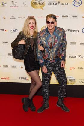 Oliver Rath mit Begleitung - Verleihung des Act Now Jugend Award im Friedrichstadt-Palast Berlin am 02.11.2015. Verleihung Act Now Jugend Award