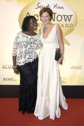 Auma Obama und Eva Lutz beim Act Now Jugend Award 2015 im Friedrichstadt-Palast. Berlin, 02.11.2015 Foto:xFredericx xFuturexImage