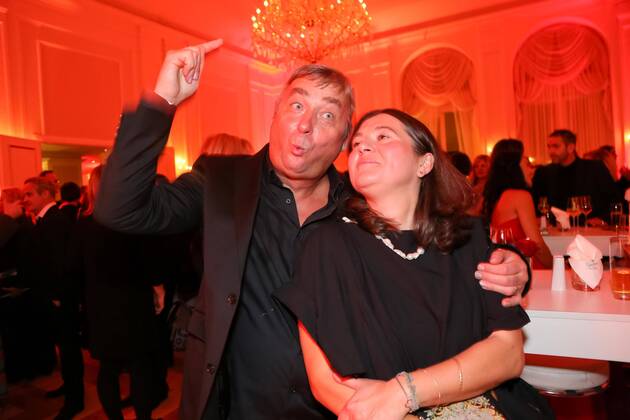 02.11.2015, Wiener Ronacher, NESTROY VERLEIHUNG 2015, Gala-Abend zum Theaterpreis im Bild: Andreas Vitasek -mit Gattin Daria Biezunski-Vitasek, AfterShow