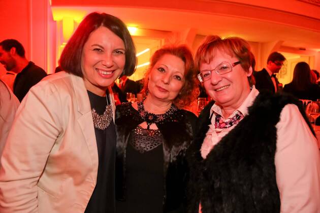 02.11.2015, Wiener Ronacher, NESTROY VERLEIHUNG 2015, Gala-Abend zum Theaterpreis im Bild: SSRt Susanne Brandsteidl, Ingrid Merschl, LtgPräsidentin Marianne Klicka -AfterShow