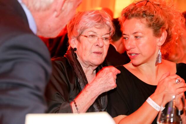 02.11.2015, Wiener Ronacher, NESTROY VERLEIHUNG 2015, Gala-Abend zum Theaterpreis im Bild: Elisabeth Orth, Carolin Pienkos -AfterShow