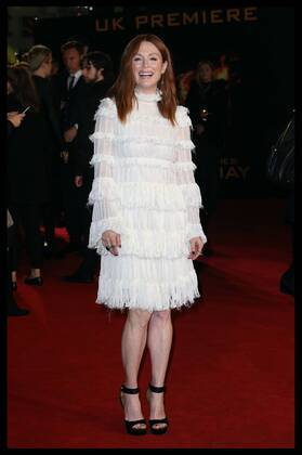 . 05 11 2015. London, United Kingdom. Julianne Moore arriving at the Hunger Games: Mockingjay - Part 2 premiere in London. xStephenxLockx xi-Imagesx IIM-11354-0041