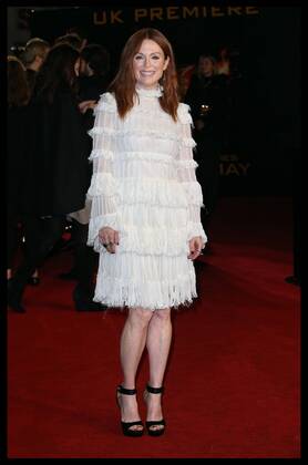 . 05 11 2015. London, United Kingdom. Julianne Moore arriving at the Hunger Games: Mockingjay - Part 2 premiere in London. xStephenxLockx xi-Imagesx IIM-11354-0043