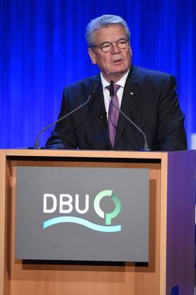 Deutscher Umweltpreis 2015 am 08.11.2015 im Colosseum Theater in Essen Bundespräsident Joachim Gauck während der Preisverleihung zum Deutschen Umweltpreis. xRx