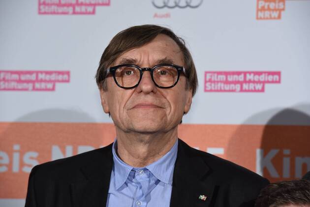 Regisseur Adolf Winkelmann posiert am 09.11.2015 in Köln vor der Verleihung des Kino Programm Preis NRW.