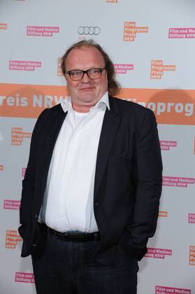Filmproduzent Stefan Arndt posiert am 09.11.2015 in Köln vor der Verleihung des Kino Programm Preis NRW.