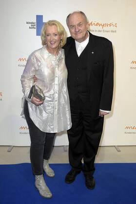 Dietrich Mattausch mit Ehefrau Annette bei der Verleihung des 17. Medienpreises der Kindernothilfe im DRIVE Volkwagen Forum. Berlin, 13.11.2015 Foto:xFredericx xFuturexImage