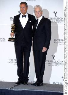 Richard Plepler und Michael Douglas bei der Gala zur 43. Verleihung der International Emmy Awards 2015 im New York Hilton Hotel. New York, 23.11.2015 Foto:xD.xVanxTinex xFuturexImage