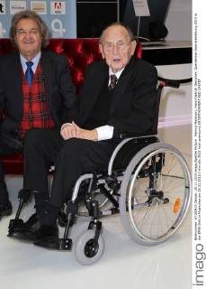 Helmut Markwort, Hans-Dietrich Genscher, Querdenker Awardverleihung 2015 in der BMW Welt in Muenchen am 25.11.2015