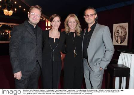 Deutscher Musical Theater Preis 2015 Marc Schubring mit Ehefrau Ulrike Frank, Caroline Beil mit Freund Philipp Sattler Deutscher Musical Theaterpreis Verleihung im TIPI in Berlin, roter Teppich am 26.10.2015