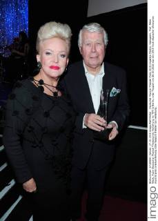 Deutscher Musical Theater Preis 2015 Angelika Milster, Saengerin, Prof. Peter Weck, Autor Deutscher Musical Theaterpreis Verleihung im TIPI in Berlin, roter Teppich am 26.10.2015