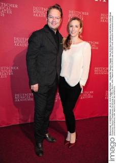 Deutscher Musical Theater Preis 2015 Marc Schubring mit Ehefrau Kristin Meyer Deutscher Musical Theaterpreis Verleihung im TIPI in Berlin, roter Teppich am 26.10.2015