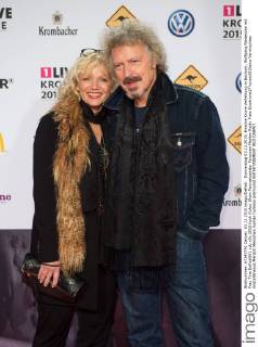 Donnerstag 03.12.2015, Einslive Krone Verleihung in Bochum, Wolfgang Niedecken mit Frau Tina DeFodi001