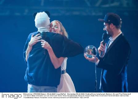 Donnerstag 03.12.2015, Einslive Krone Verleihung in Bochum, Cro und Tina Middendorf und Simon Beek DeFodi001