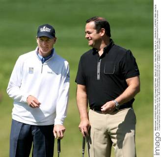 March 13, 2013 - Palm Harbor, Florida, U.S. - DOUGLAS R. CLIFFORD TIMES.Jim Furyk visits with amateur Steve Fischer at the 15th green Wednesday (3 13 13) while competing in the Tampa Bay Championship Pro-Am at Innisbrook s Copperhead Golf Course in Palm Harbor. - ZUMAs70
