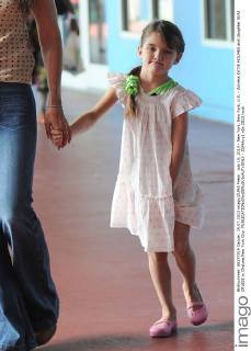July 15, 2013 - New York, New York, U.S. - Actress KATIE HOLMES and daughter SURI CRUISE in Chelsea New York City.  - ZUMAny1