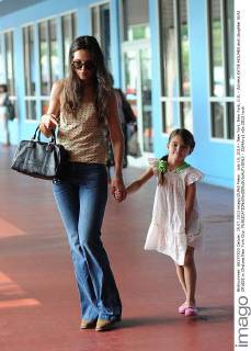 July 15, 2013 - New York, New York, U.S. - Actress KATIE HOLMES and daughter SURI CRUISE in Chelsea New York City.  - ZUMAny1