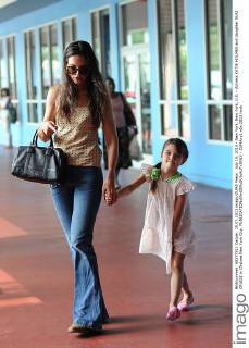 July 15, 2013 - New York, New York, U.S. - Actress KATIE HOLMES and daughter SURI CRUISE in Chelsea New York City.  - ZUMAny1
