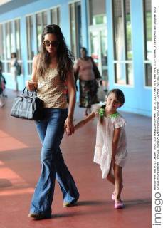 July 15, 2013 - New York, New York, U.S. - Actress KATIE HOLMES and daughter SURI CRUISE in Chelsea New York City.  - ZUMAny1