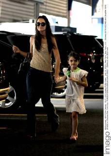 July 15, 2013 - New York, New York, U.S. - Actress KATIE HOLMES and daughter SURI CRUISE in Chelsea New York City.  - ZUMAny1