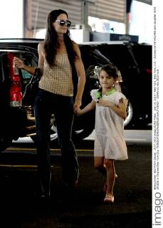 July 15, 2013 - New York, New York, U.S. - Actress KATIE HOLMES and daughter SURI CRUISE in Chelsea New York City.  - ZUMAny1