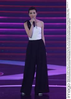 Top Ten Chinese Gold Songs Award in Hongkong HONG KONG, CHINA - JANUARY 07: (CHINA OUT) Singer Jinny Ng performs onstage during the 38th Top Ten Chinese Gold Songs Award on January 7, 2016 in Hong Kong, China.  CFP22366080sp