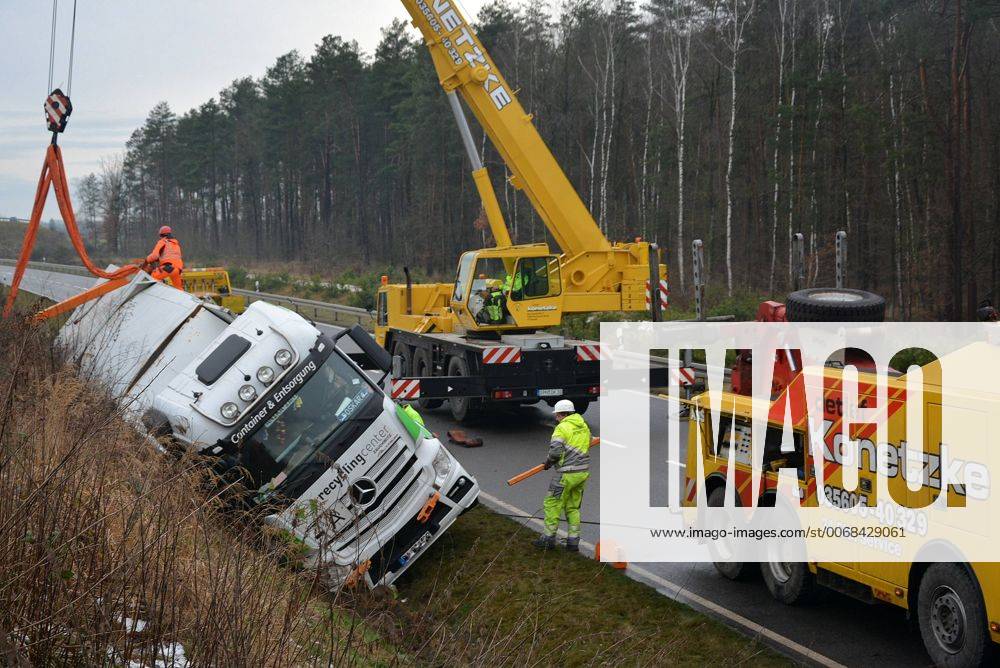 Ein Schwerer Verkehrsunfall Ereignete Sich Heute Vormittag Auf Der Bundesstrasse B 97 Zwischen Den Kr
