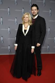 Sabine Postel mit Sohn Moritz Riewoldt bei der Verleihung des Deutschen Fernsehpreises 2016 in den Düsseldorfer Rheinterrassen. Düsseldorf, 13.01.2016 Foto:xS.xGabschx xFuturexImage