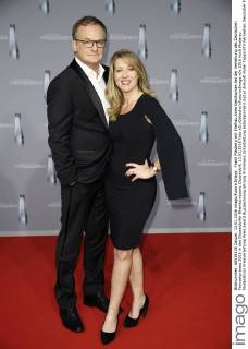 Frank Plasberg mit Ehefrau Anne Gesthuysen bei der Verleihung des Deutschen Fernsehpreises 2016 in den Düsseldorfer Rheinterrassen. Düsseldorf, 13.01.2016 Foto:xS.xGabschx xFuturexImage