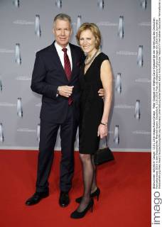 Peter Kloeppel mit Ehefrau Carol Kloeppel bei der Verleihung des Deutschen Fernsehpreises 2016 in den Düsseldorfer Rheinterrassen. Düsseldorf, 13.01.2016 Foto:xS.xGabschx xFuturexImage