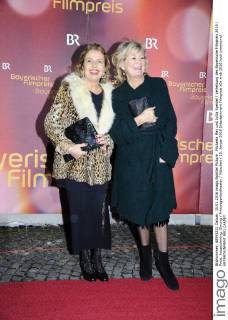 Michaela May und Jutta Speidel Verleihung des Bayerische Filmpreis 2015 Preis, Auszeichnung, Ehrung Prinzregententheater München 15. Januar 2016