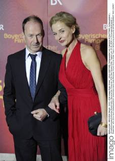 Ulrich NOETHEN (Schauspieler) mit Franziska SCHLATTNER (Schauspielerin). ,Einzelbild,angeschnittenes Einzelmotiv, Bayerischer Filmpreis 2016-Red Carpet,Roter Teppich,am 15.01.2016 im Prinzregententheater in Muenchen.