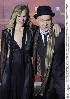 Thomas DARCHINGER (Schauspieler),mit Partnerin Katharina SCHWARZ. Bayerischer Filmpreis 2016-Red Carpet,Roter Teppich,am 15.01.2016 im Prinzregententheater in Muenchen.