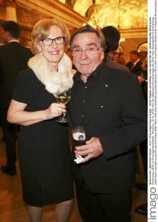 Elmar Wepper mit Ehefrau Anita Schlierf bei der Verleihung des Bayerischen Filmpreises 2015 im Prinzregententheater. München, 15.01.2016 Foto:xS.xGabschx xFuturexImage