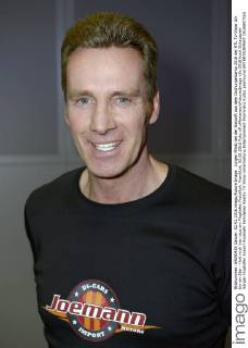 Jürgen Milski bei der Ankunft aus dem Dschungelcamp 2016 der RTL TV-Show Ich bin ein Star - Holt mich hier raus am Flughafen Frankfurt. Frankfurt, 02.02.2016 Foto:xP.xMertensx xFuturexImage