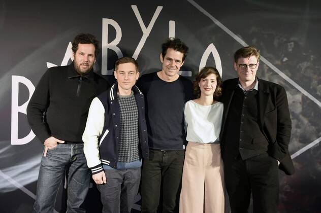 Achim von Borries, Volker Bruch, Tom Tykwer, Liv Lisa Fries und Hendrik Handloegten beim Fototermin zur Fernsehserie Babylon Berlin im Kino Babylon. Berlin, 10.02.2016 Foto:xFredericx xFuturexImage
