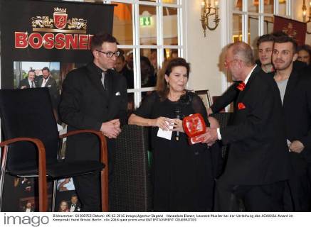 Hannelore Elsner, Leonard Mueller bei der Verleihung des ASKANIA-Award im Kempinski Hotel Bristol Berlin.