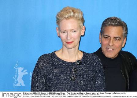 Tilda Swinton und George Clooney beim Hail, Caesar Photocall im Rahmen der 66. Internationale Filmfestspiele Berlin Berlinale am 11.02.2016 in Berlin Berlinale 2016- Hail, Caesar Photocall 